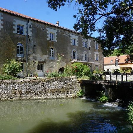 Le Moulin De Moquesouris - Chambres D'Hotes Et Table D'Hote Nazelles-Negron Kültér fotó