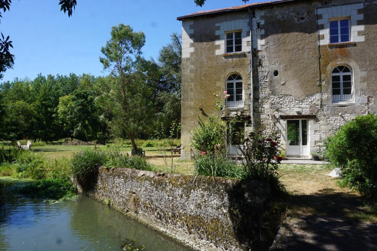 Le Moulin De Moquesouris - Chambres D'Hotes Et Table D'Hote Nazelles-Negron Kültér fotó