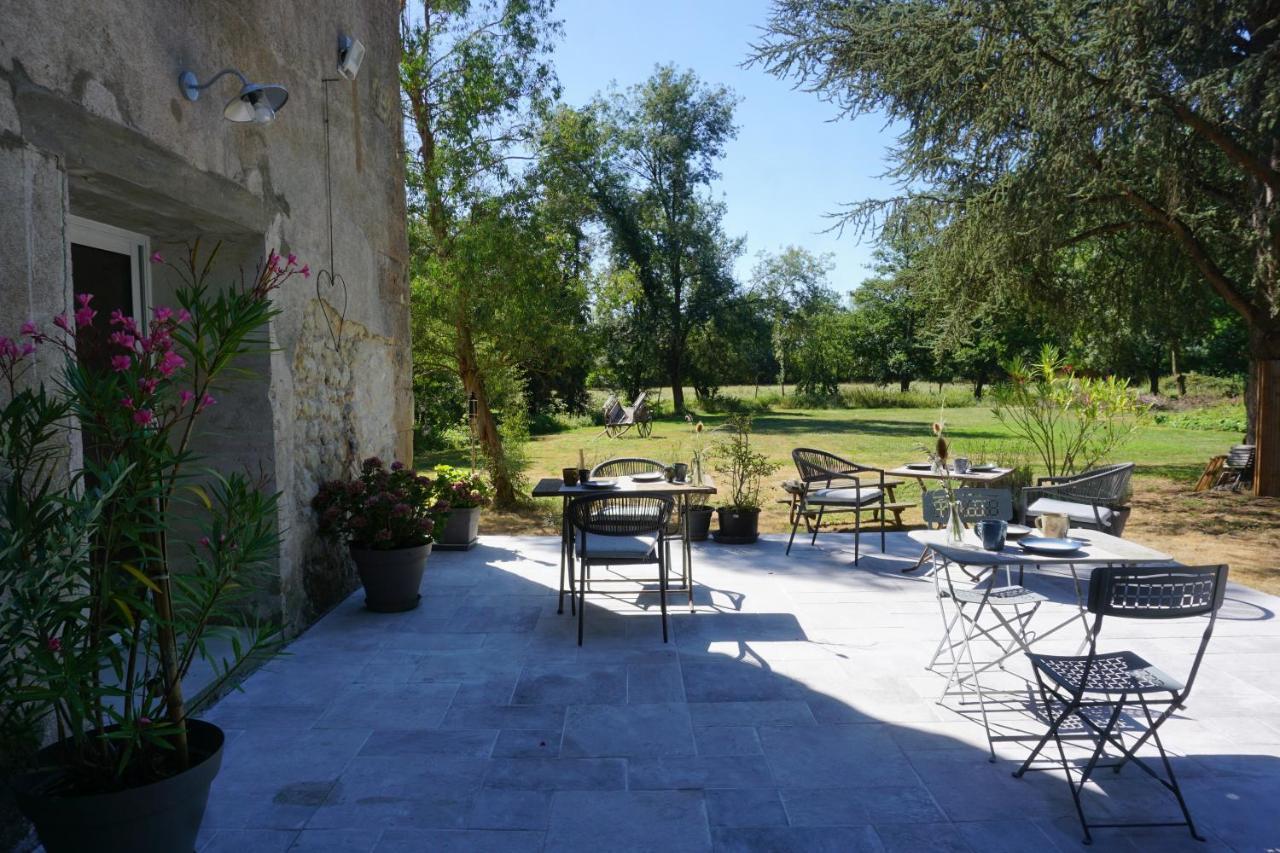 Le Moulin De Moquesouris - Chambres D'Hotes Et Table D'Hote Nazelles-Negron Kültér fotó